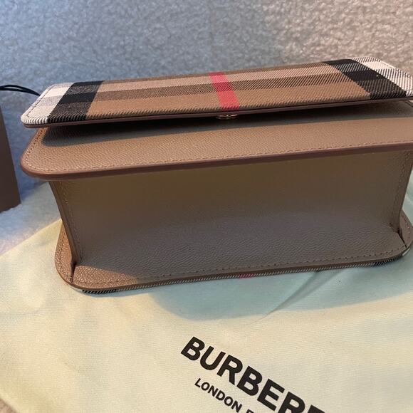 Burberry Beige Plaid Women's Bag - Picture 6 of 9